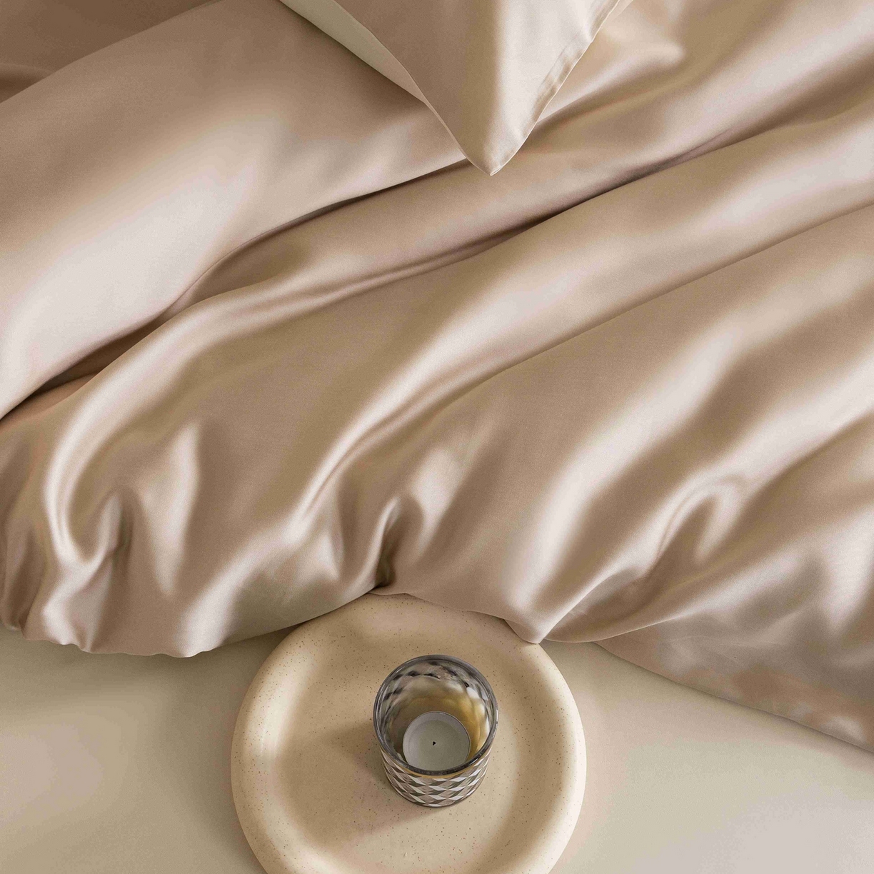 91家纺网 家纺一手货源 找家纺 佳汐蓝家纺 2026新款60s莱赛尔天丝四件套丝颜悦色系列 晨阳咖