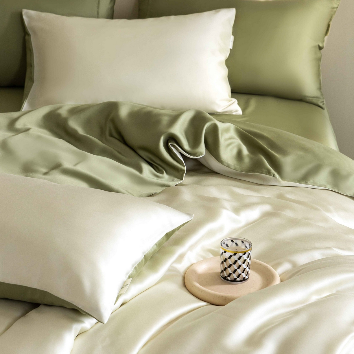 91家纺网 家纺一手货源 找家纺 佳汐蓝家纺 2026新款60s莱赛尔天丝四件套丝颜悦色系列 瓷器绿