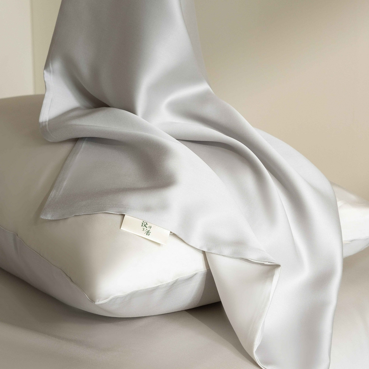 91家纺网 家纺一手货源 找家纺 佳汐蓝家纺 2026新款60s莱赛尔天丝四件套丝颜悦色系列 水晶灰