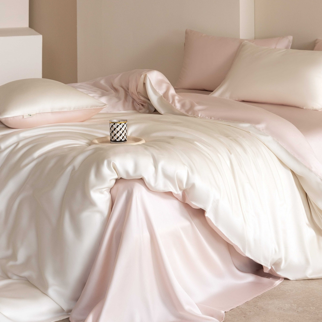 91家纺网 家纺一手货源 找家纺 佳汐蓝家纺 2026新款60s莱赛尔天丝四件套丝颜悦色系列 杏云粉