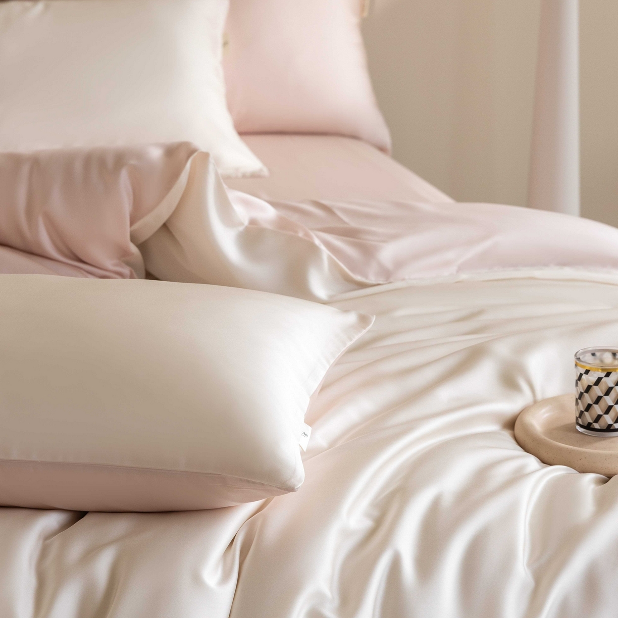 91家纺网 家纺一手货源 找家纺 佳汐蓝家纺 2026新款60s莱赛尔天丝四件套丝颜悦色系列 杏云粉