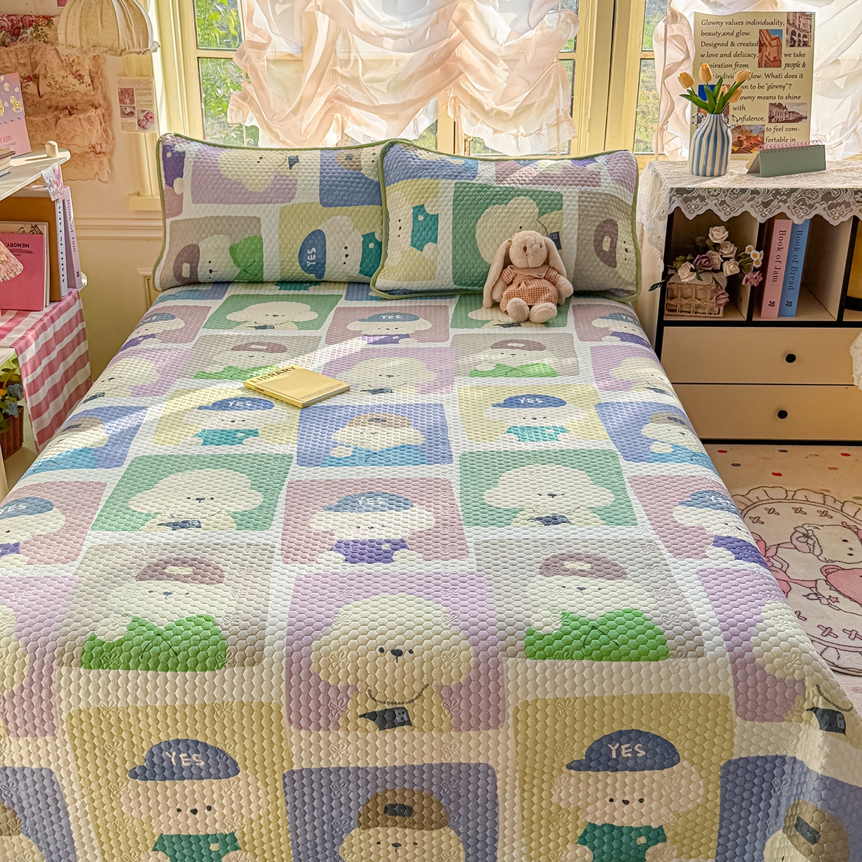 91家纺网 家纺一手货源 找家纺 丫丫家纺 2026新款金豆豆床盖A类针织棉印花大版卡通床盖三四件套 大头贴