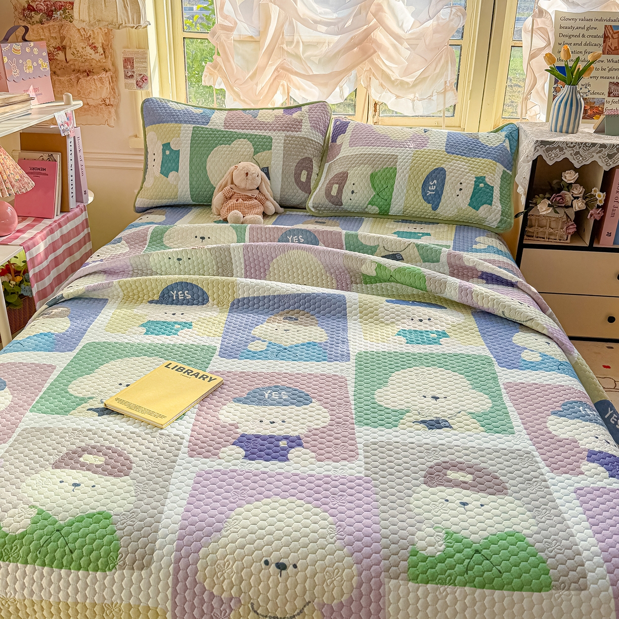 91家纺网 家纺一手货源 找家纺 丫丫家纺 2026新款金豆豆床盖A类针织棉印花大版卡通床盖三四件套 大头贴