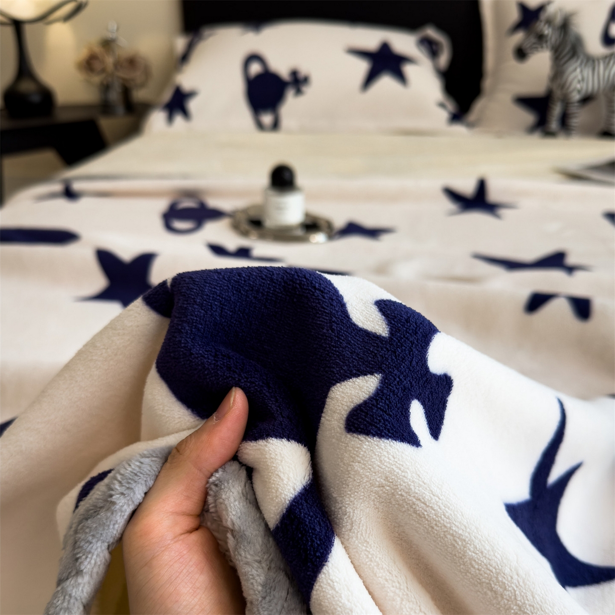 91家纺网 家纺一手货源 找家纺 （总）布凡家居 2026新款中古无印风230克牛奶绒复合毛毯毯子