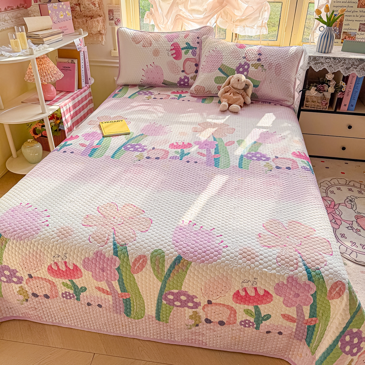 91家纺网 家纺一手货源 找家纺 丫丫家纺 2026新款金豆豆床盖A类针织棉印花大版卡通床盖三四件套 花仙子