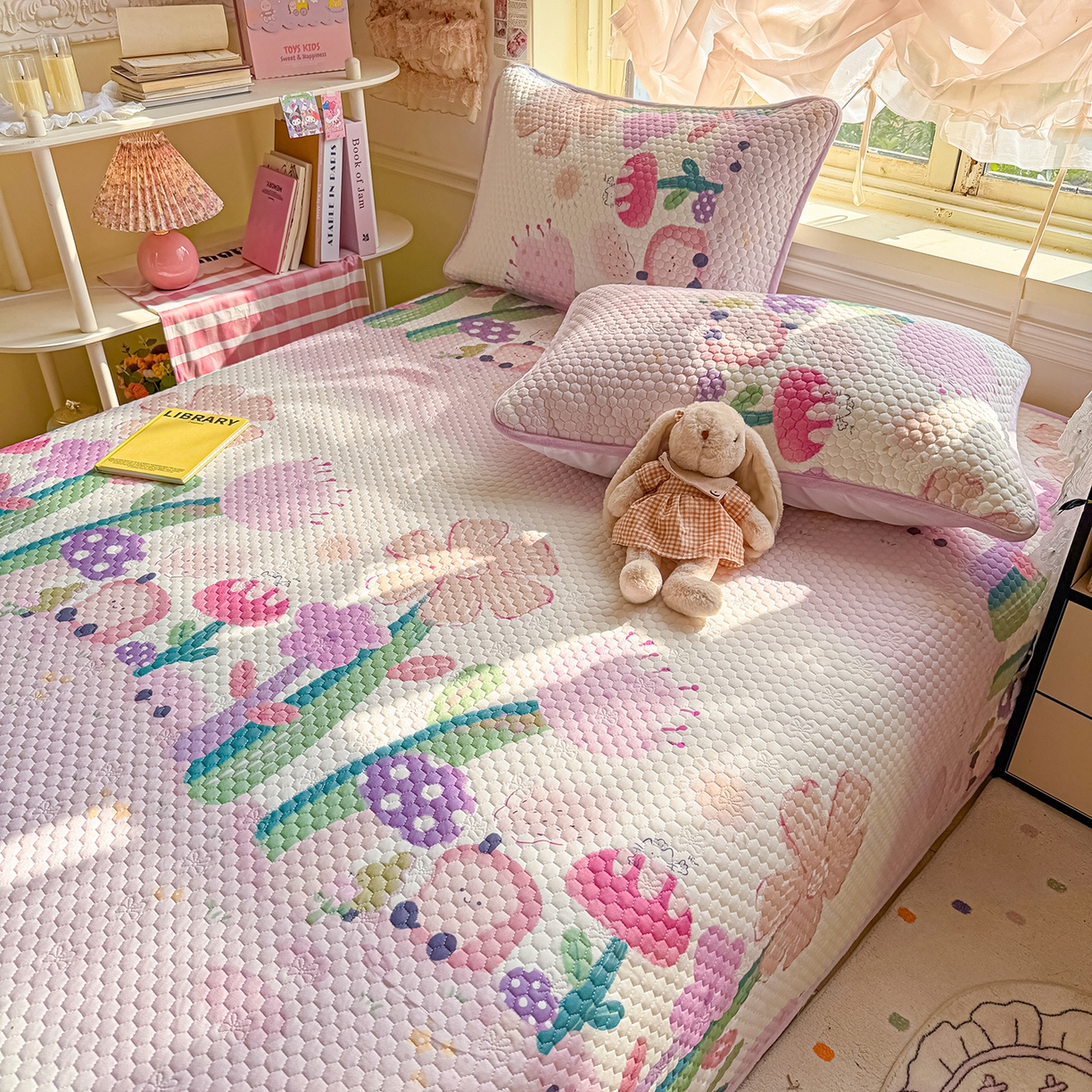 91家纺网 家纺一手货源 找家纺 丫丫家纺 2026新款金豆豆床盖A类针织棉印花大版卡通床盖三四件套 花仙子