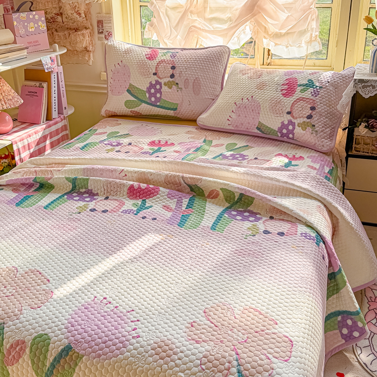 91家纺网 家纺一手货源 找家纺 丫丫家纺 2026新款金豆豆床盖A类针织棉印花大版卡通床盖三四件套 花仙子