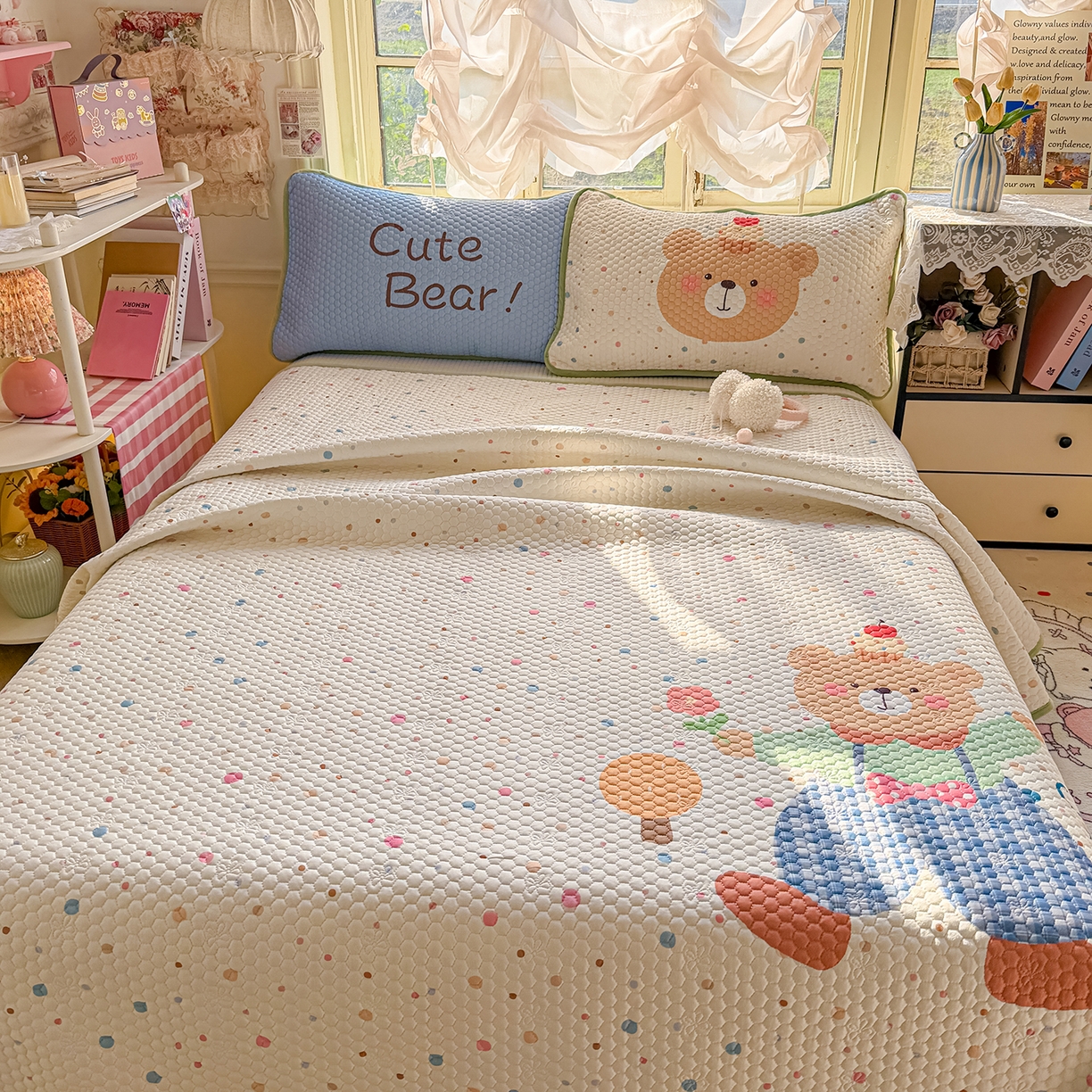 91家纺网 家纺一手货源 找家纺 丫丫家纺 2026新款金豆豆床盖A类针织棉印花大版卡通床盖三四件套 可爱小熊