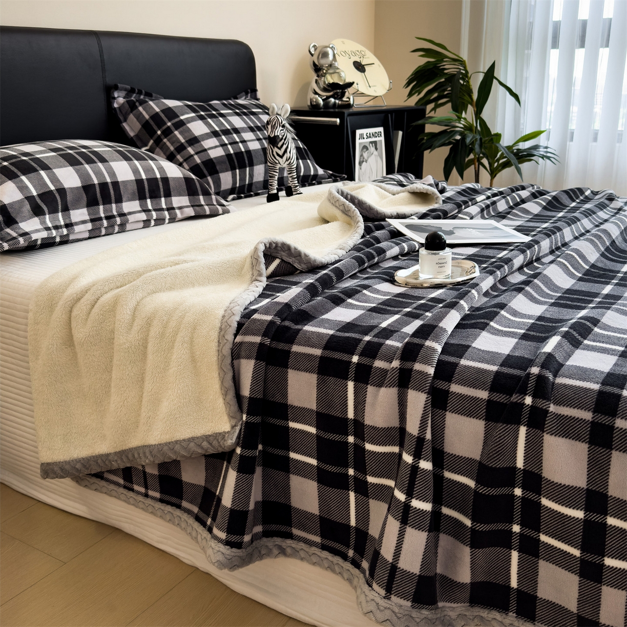 91家纺网 家纺一手货源 找家纺 布凡家居 2026新款中古无印风230克牛奶绒复合毛毯毯子 黑白格纹