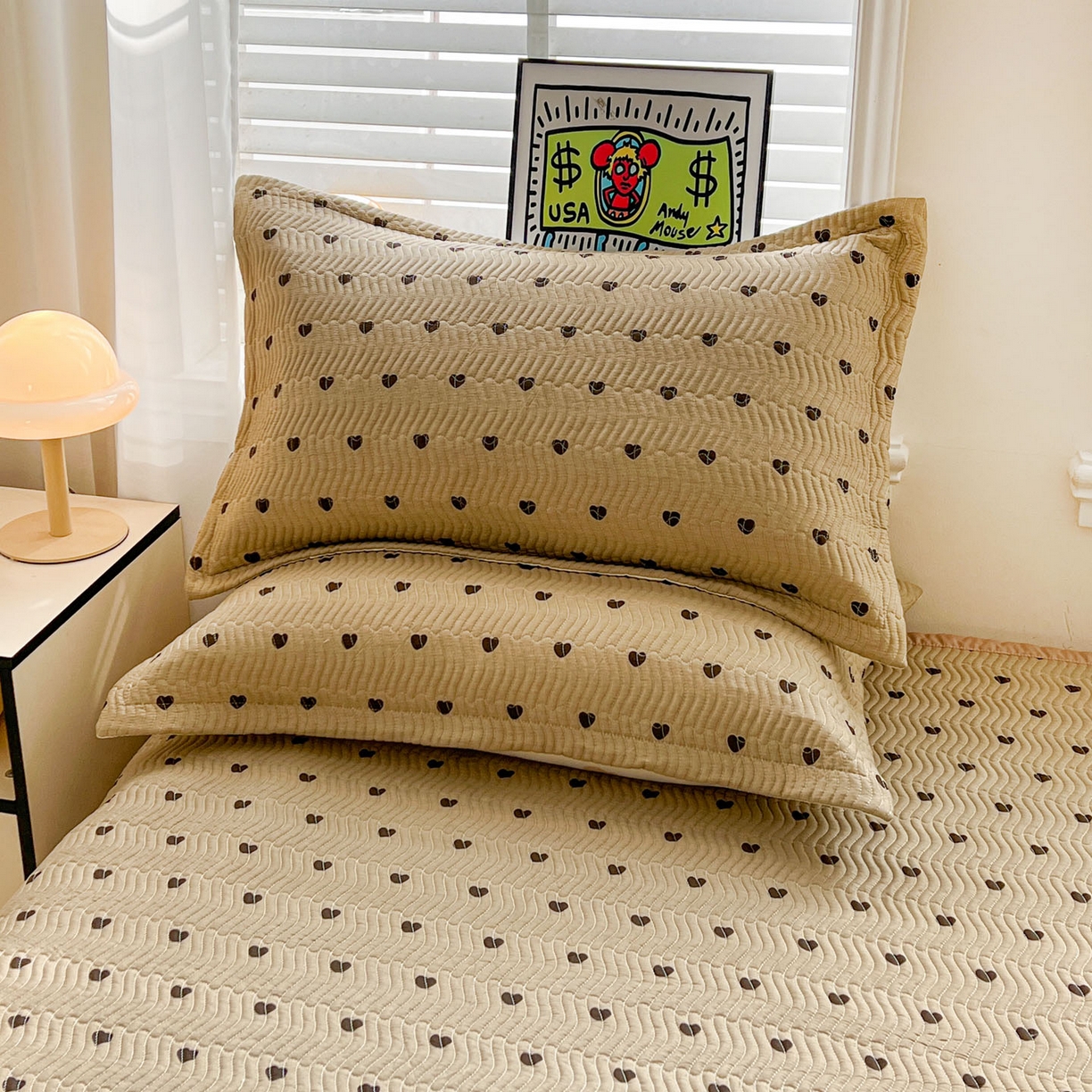 91家纺网 家纺一手货源 找家纺 梦精灵家纺 2026新款纯棉床盖单件全棉绗缝夹棉床单 四季通用榻榻米防滑学生宿舍单人被套枕套 爱心驼