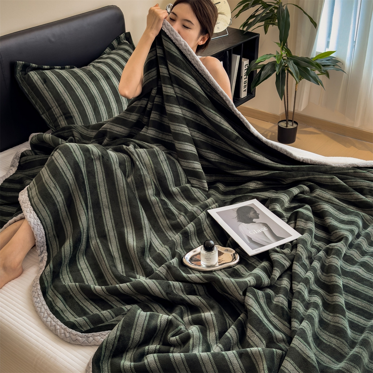 91家纺网 家纺一手货源 找家纺 布凡家居 2026新款中古无印风230克牛奶绒复合毛毯毯子 墨绿竖影