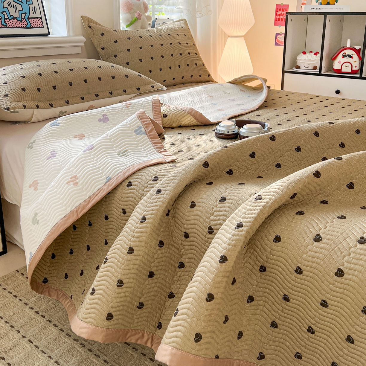 91家纺网 家纺一手货源 找家纺 梦精灵家纺 2026新款纯棉床盖单件全棉绗缝夹棉床单 四季通用榻榻米防滑学生宿舍单人被套枕套 爱心驼