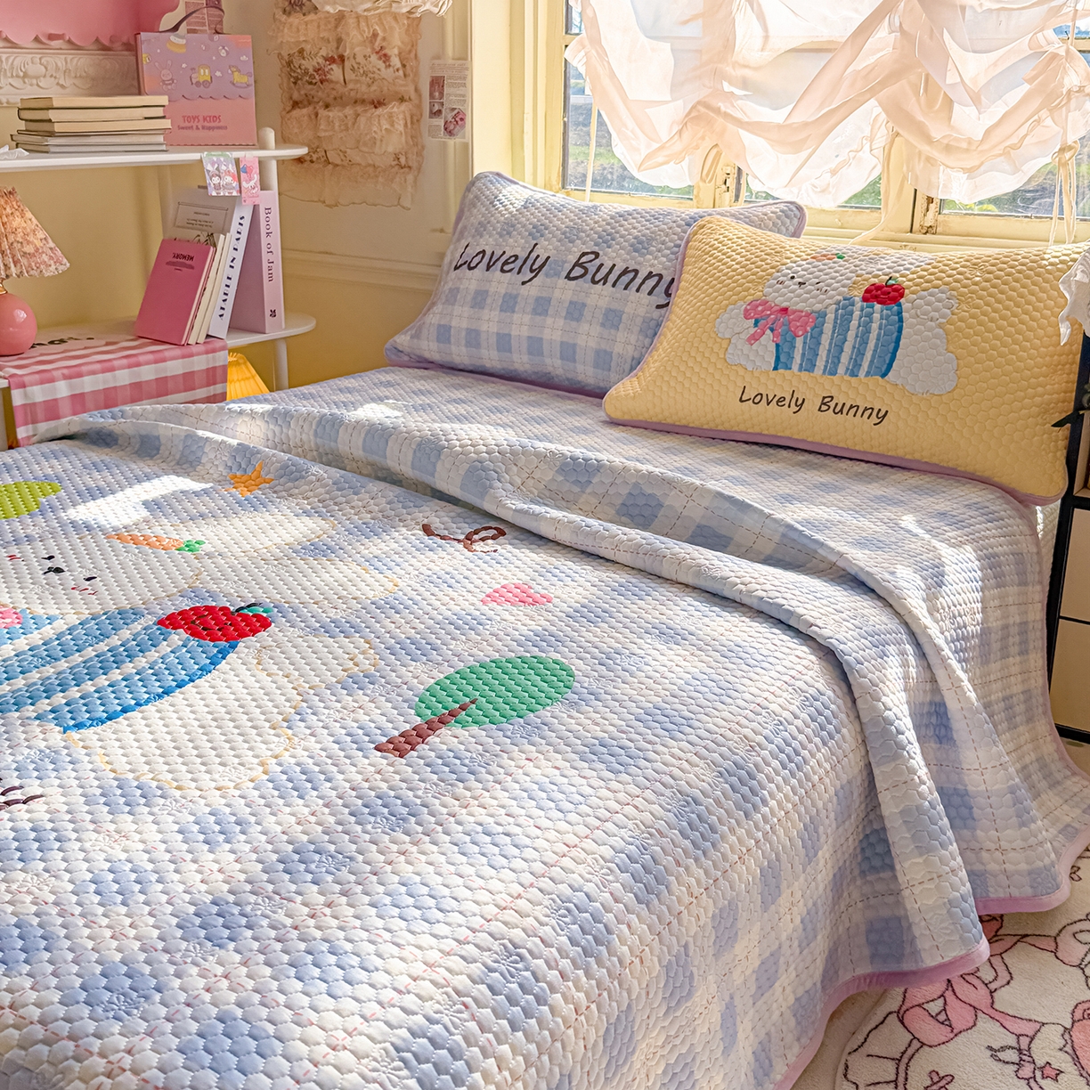 91家纺网 家纺一手货源 找家纺 丫丫家纺 2026新款金豆豆床盖A类针织棉印花大版卡通床盖三四件套 兔乖乖