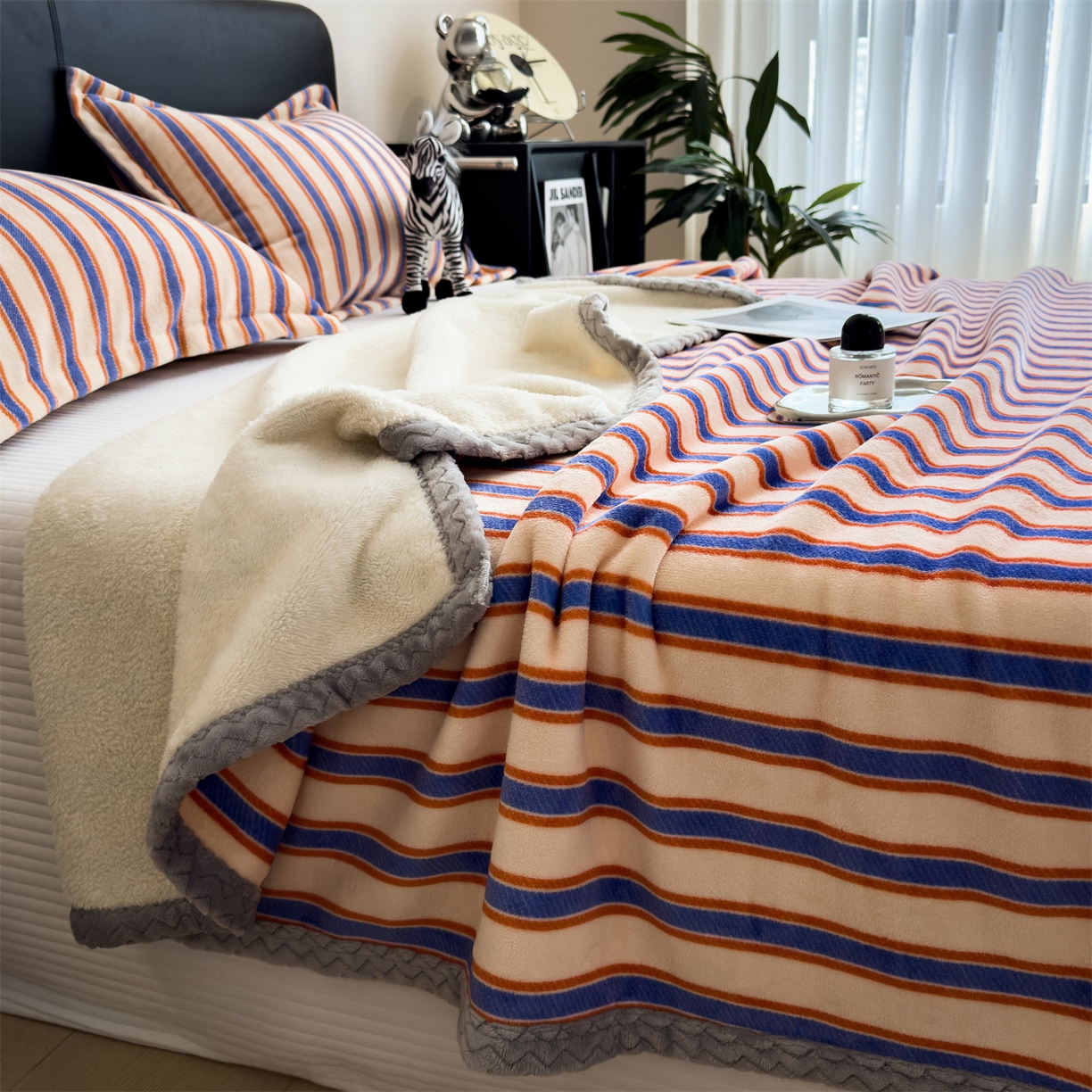 91家纺网 家纺一手货源 找家纺 布凡家居 2026新款中古无印风230克牛奶绒复合毛毯毯子 暖橙条纹