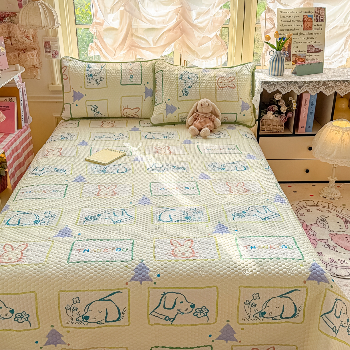 91家纺网 家纺一手货源 找家纺 丫丫家纺 2026新款金豆豆床盖A类针织棉印花大版卡通床盖三四件套 兔兔和狗