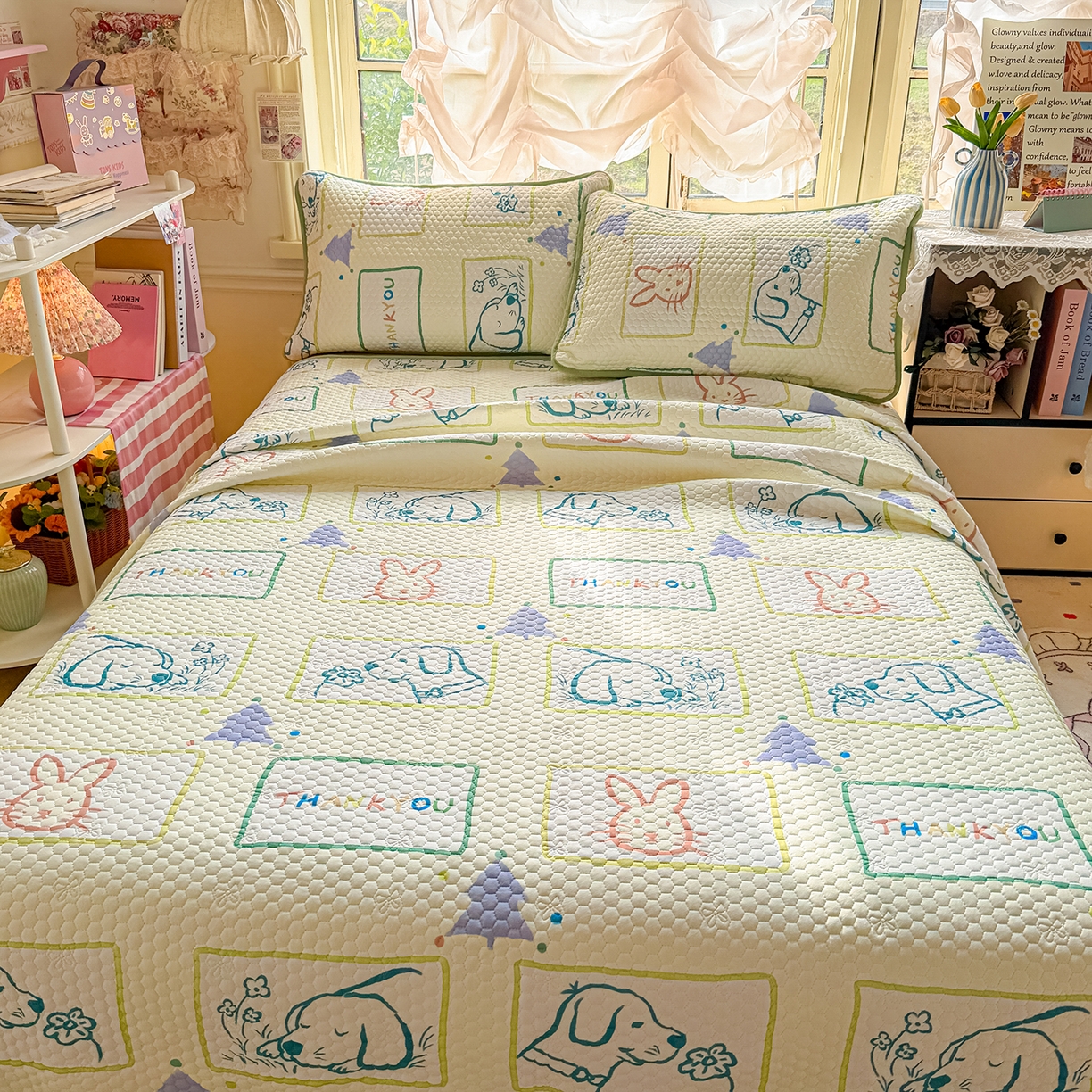 91家纺网 家纺一手货源 找家纺 丫丫家纺 2026新款金豆豆床盖A类针织棉印花大版卡通床盖三四件套 兔兔和狗