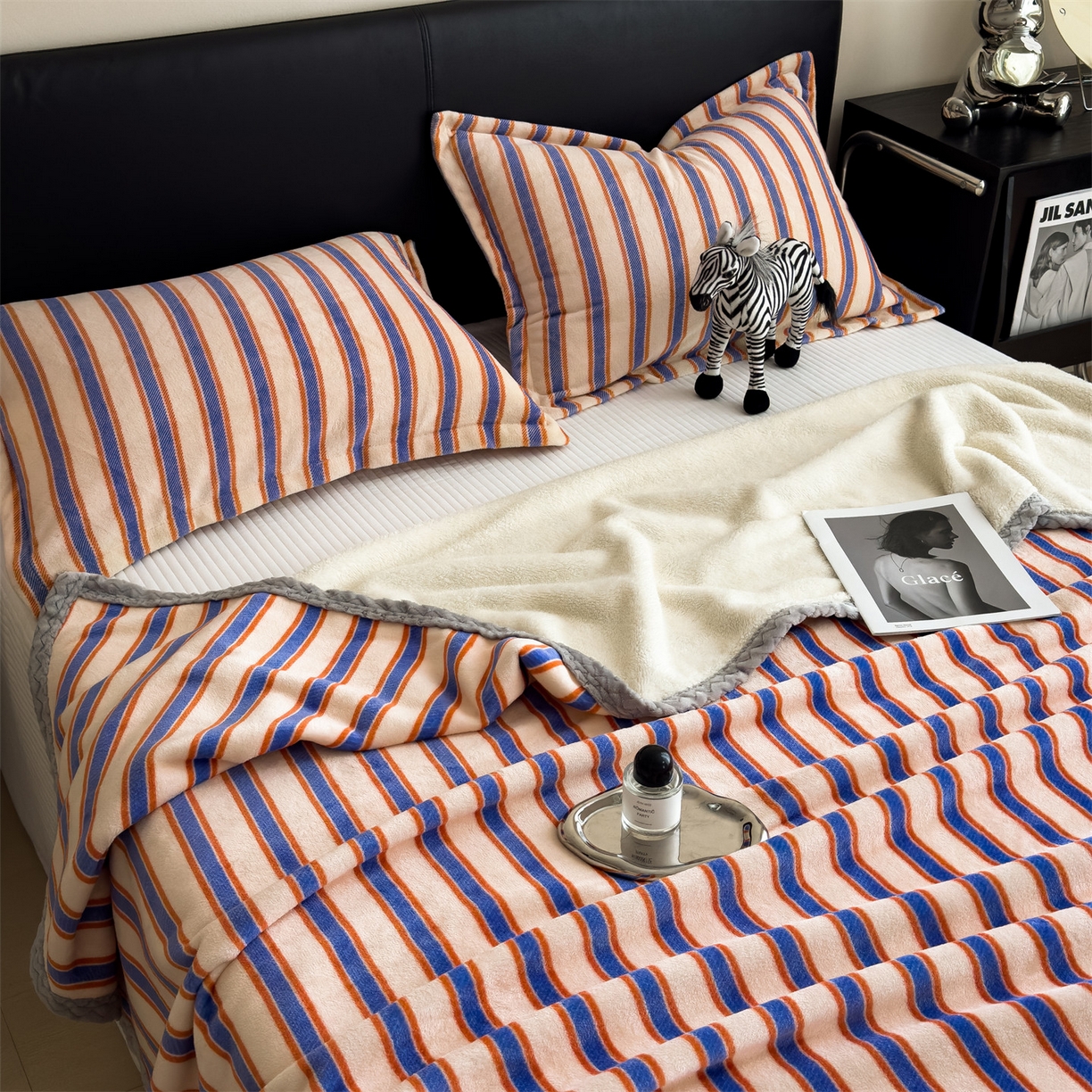 91家纺网 家纺一手货源 找家纺 布凡家居 2026新款中古无印风230克牛奶绒复合毛毯毯子 暖橙条纹