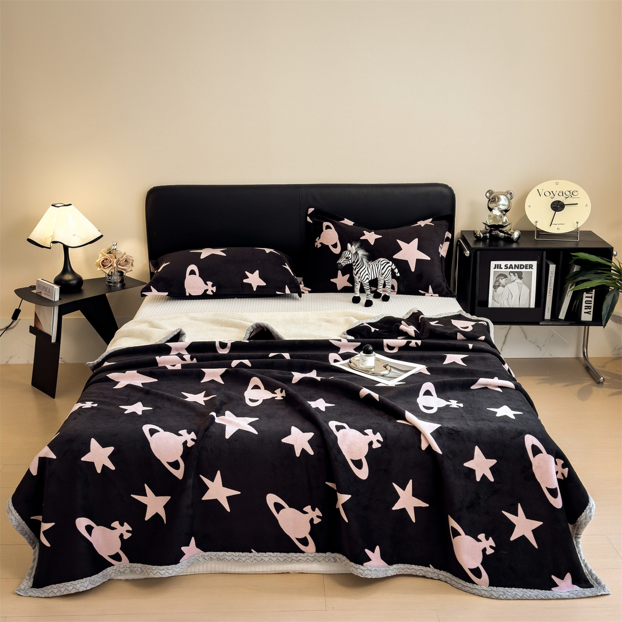 91家纺网 家纺一手货源 找家纺 布凡家居 2026新款中古无印风230克牛奶绒复合毛毯毯子 星梦粉境