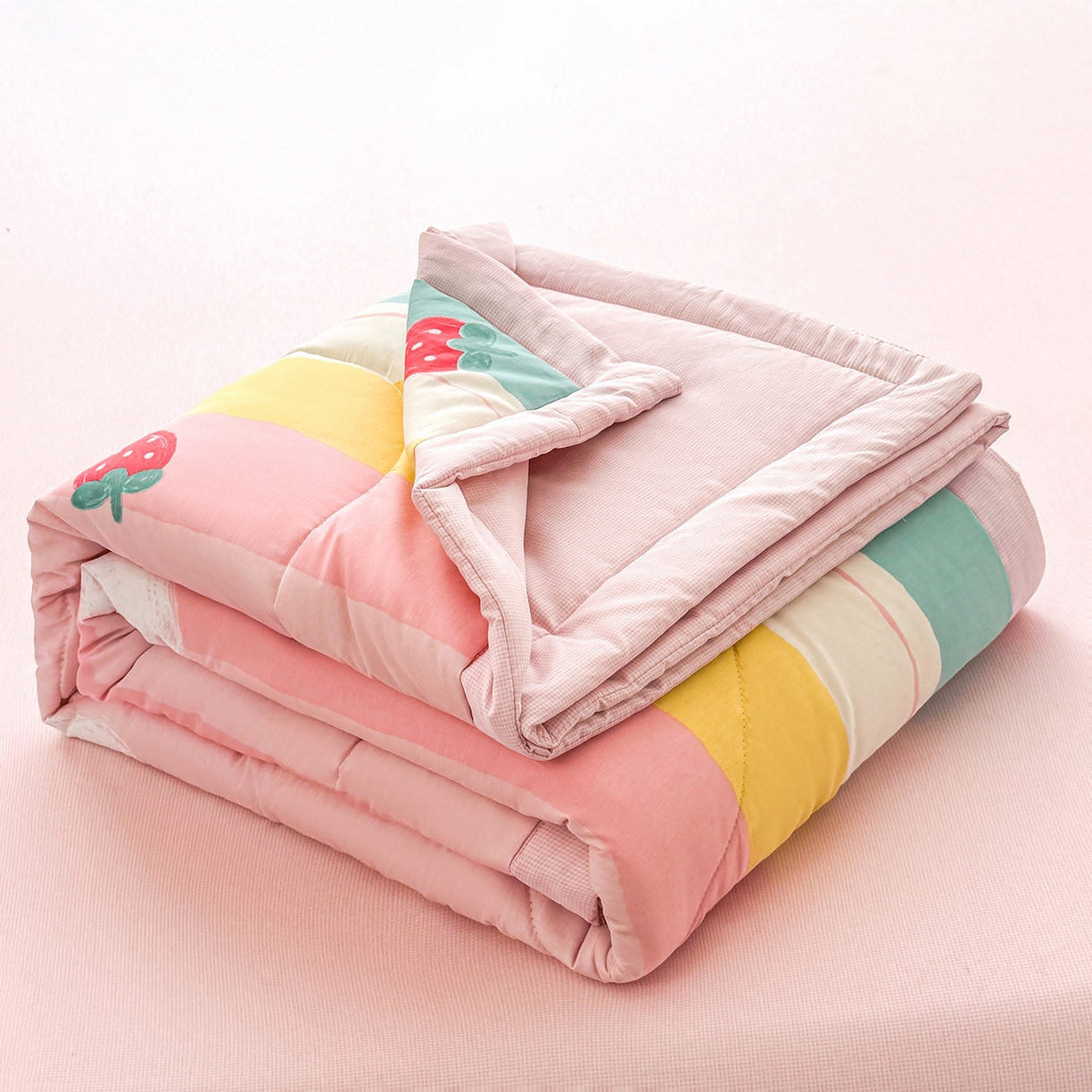 91家纺网 家纺一手货源 找家纺 瑶瑶家居 2026新款A类里外全棉夏凉被四件套-风格三 草莓甜心