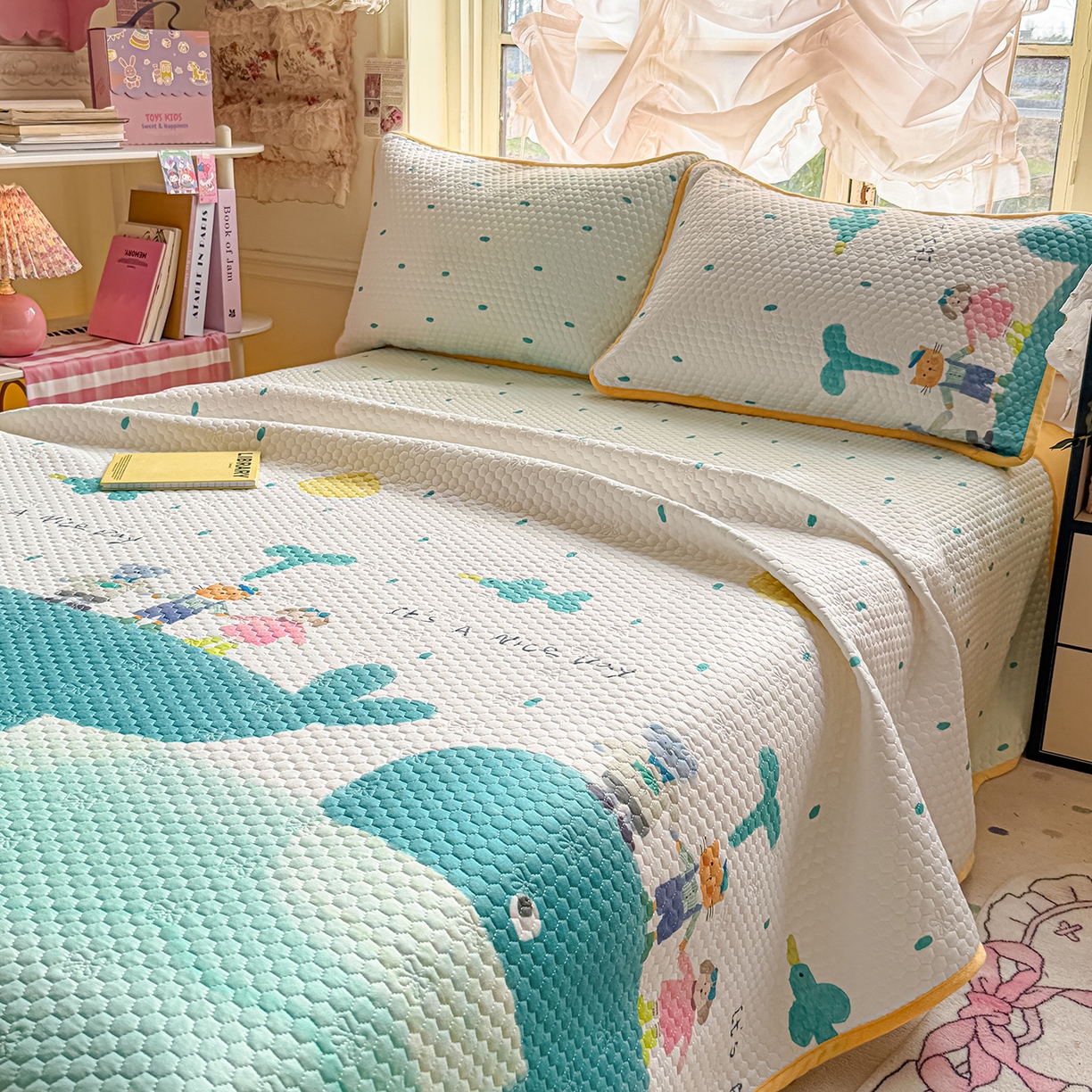 91家纺网 家纺一手货源 找家纺 丫丫家纺 2026新款金豆豆床盖A类针织棉印花大版卡通床盖三四件套 小虎鲸