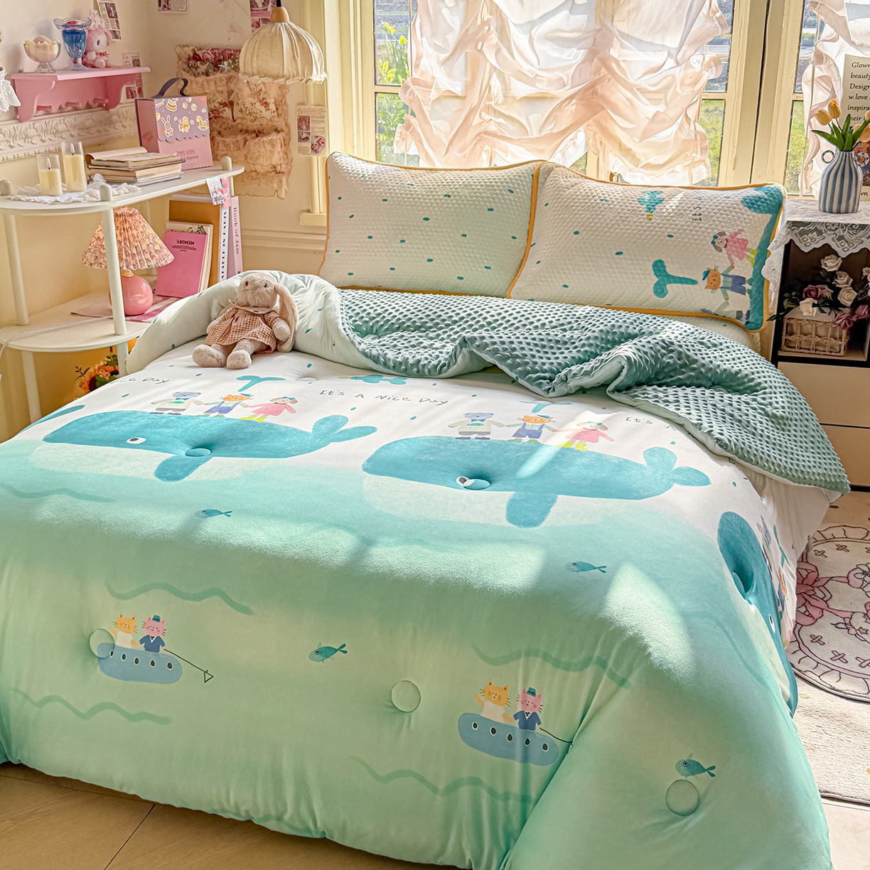 91家纺网 家纺一手货源 找家纺 丫丫家纺 2026新款金豆豆床盖A类针织棉印花大版卡通床盖三四件套 小虎鲸