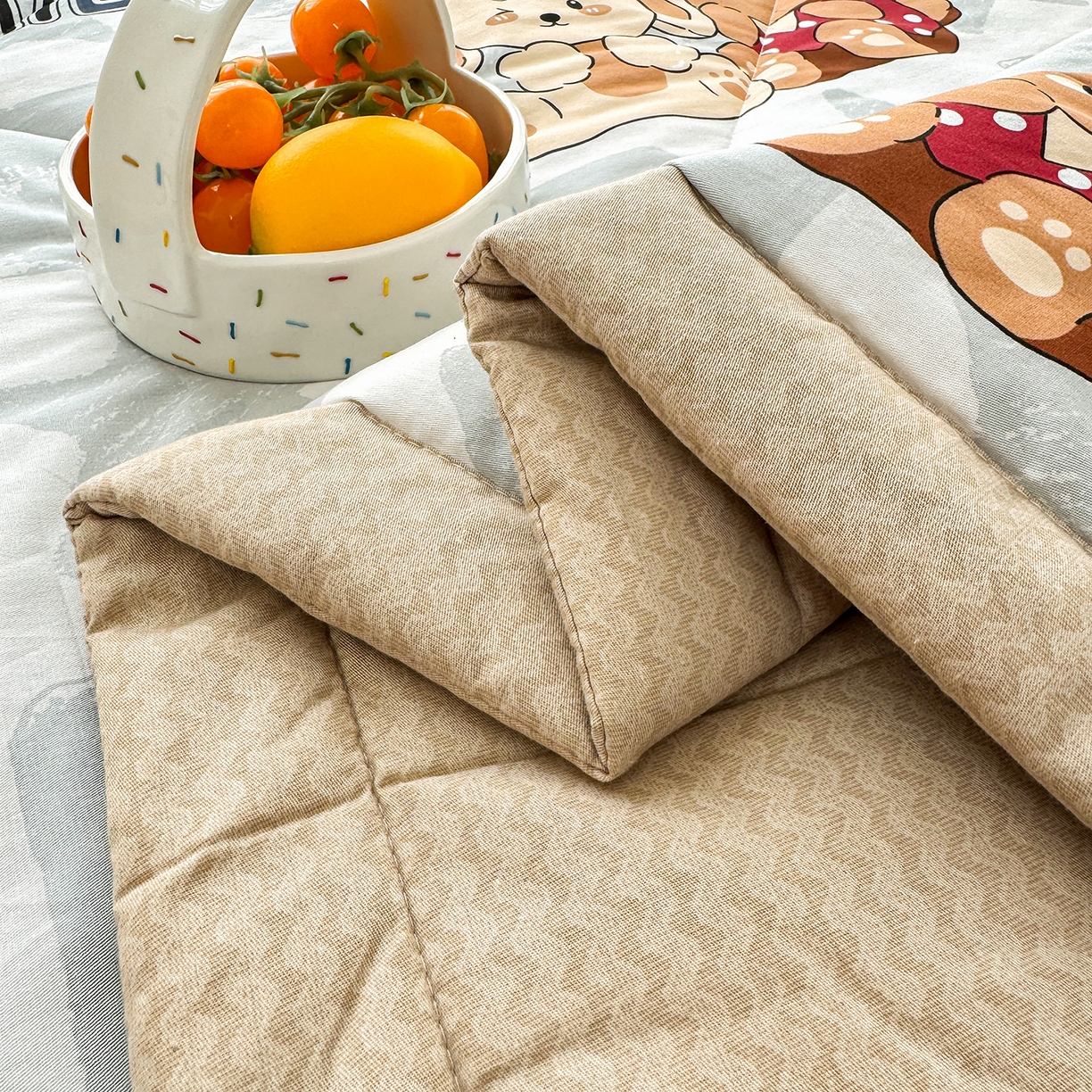 91家纺网 家纺一手货源 找家纺 瑶瑶家居 2026新款A类里外全棉夏凉被四件套-风格三 温暖熊