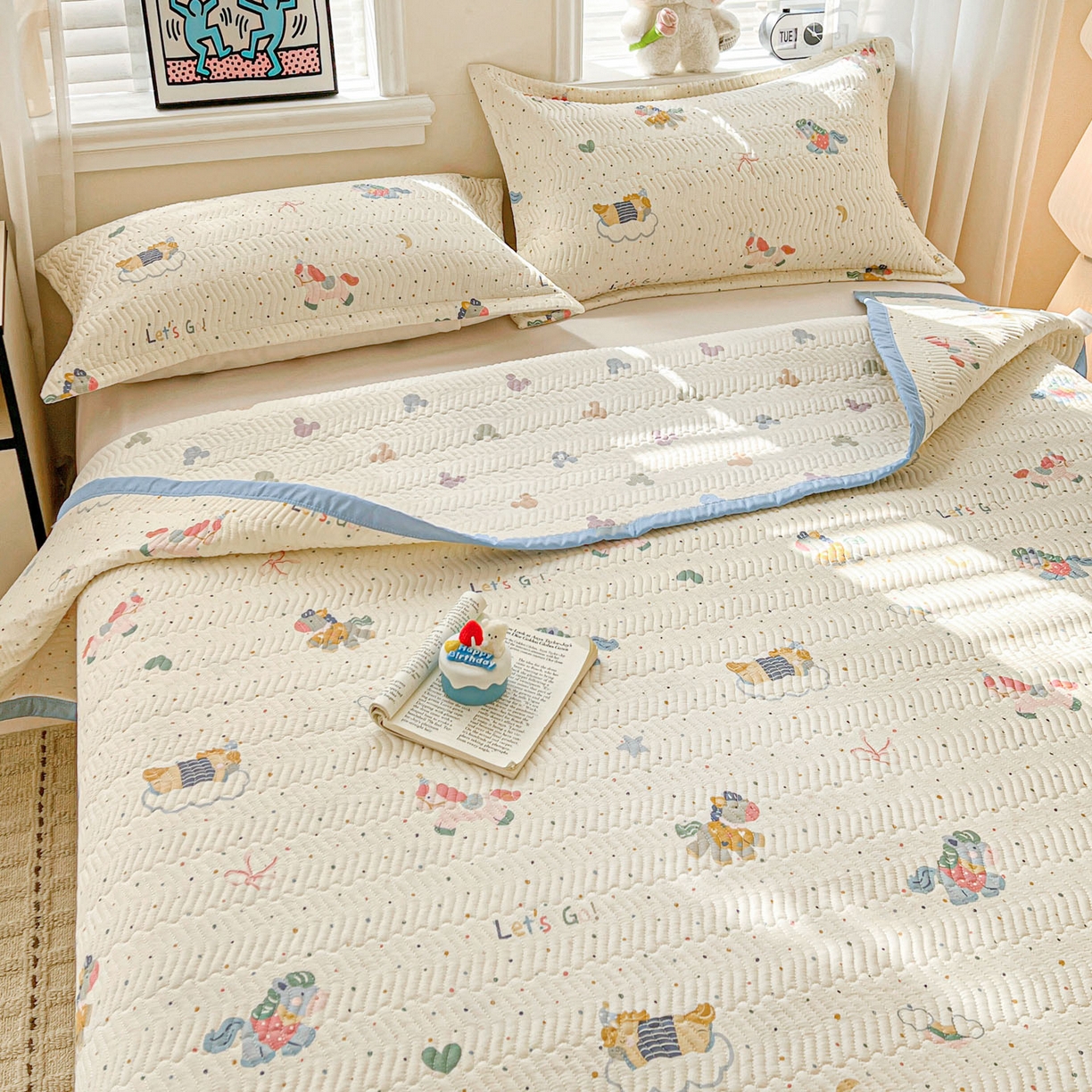 91家纺网 家纺一手货源 找家纺 梦精灵家纺 2026新款纯棉床盖单件全棉绗缝夹棉床单 四季通用榻榻米防滑学生宿舍单人被套枕套 彩虹木马