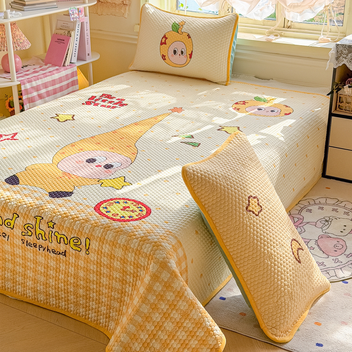 91家纺网 家纺一手货源 找家纺 丫丫家纺 2026新款金豆豆床盖A类针织棉印花大版卡通床盖三四件套 幸运星星