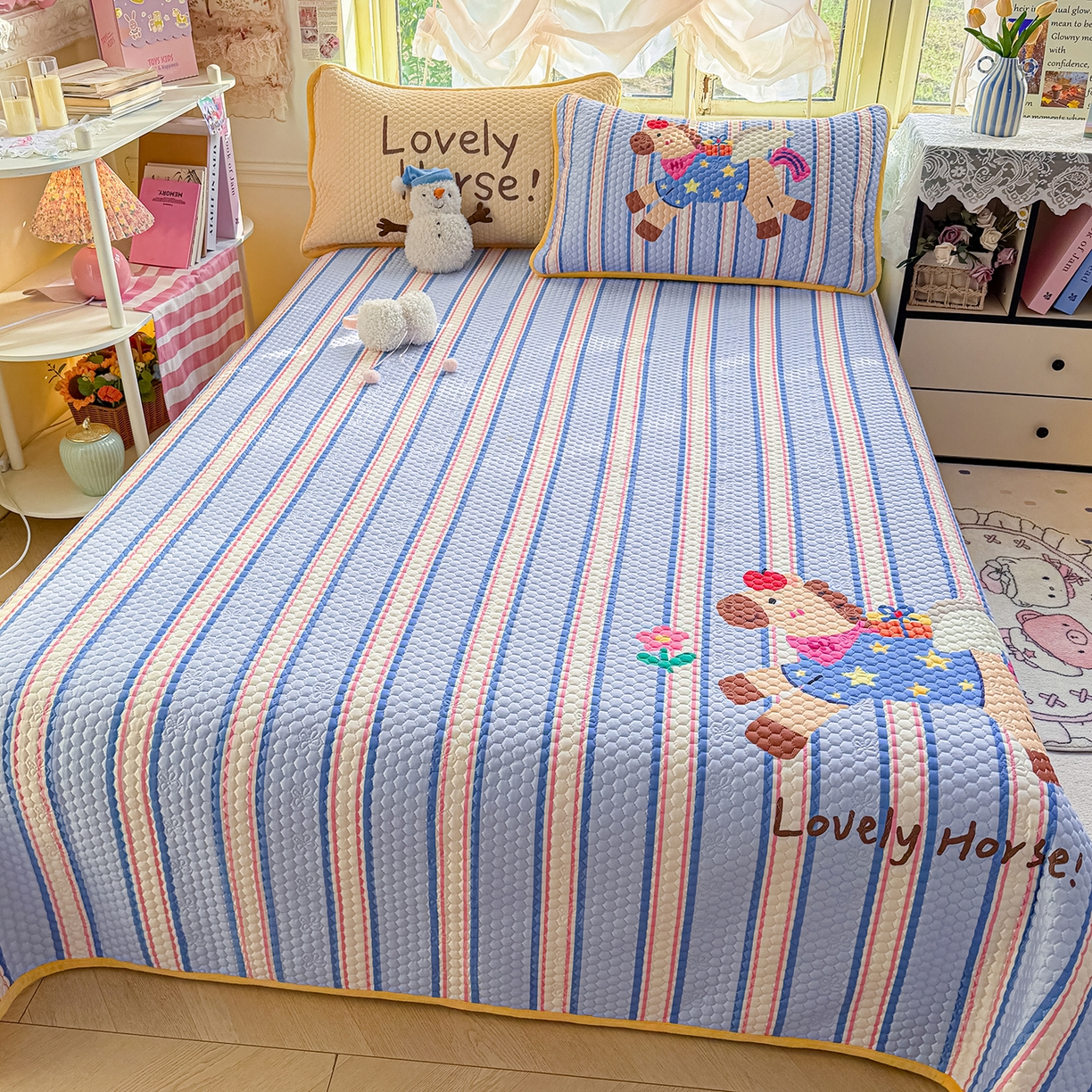 91家纺网 家纺一手货源 找家纺 丫丫家纺 2026新款金豆豆床盖A类针织棉印花大版卡通床盖三四件套 要嘛有马