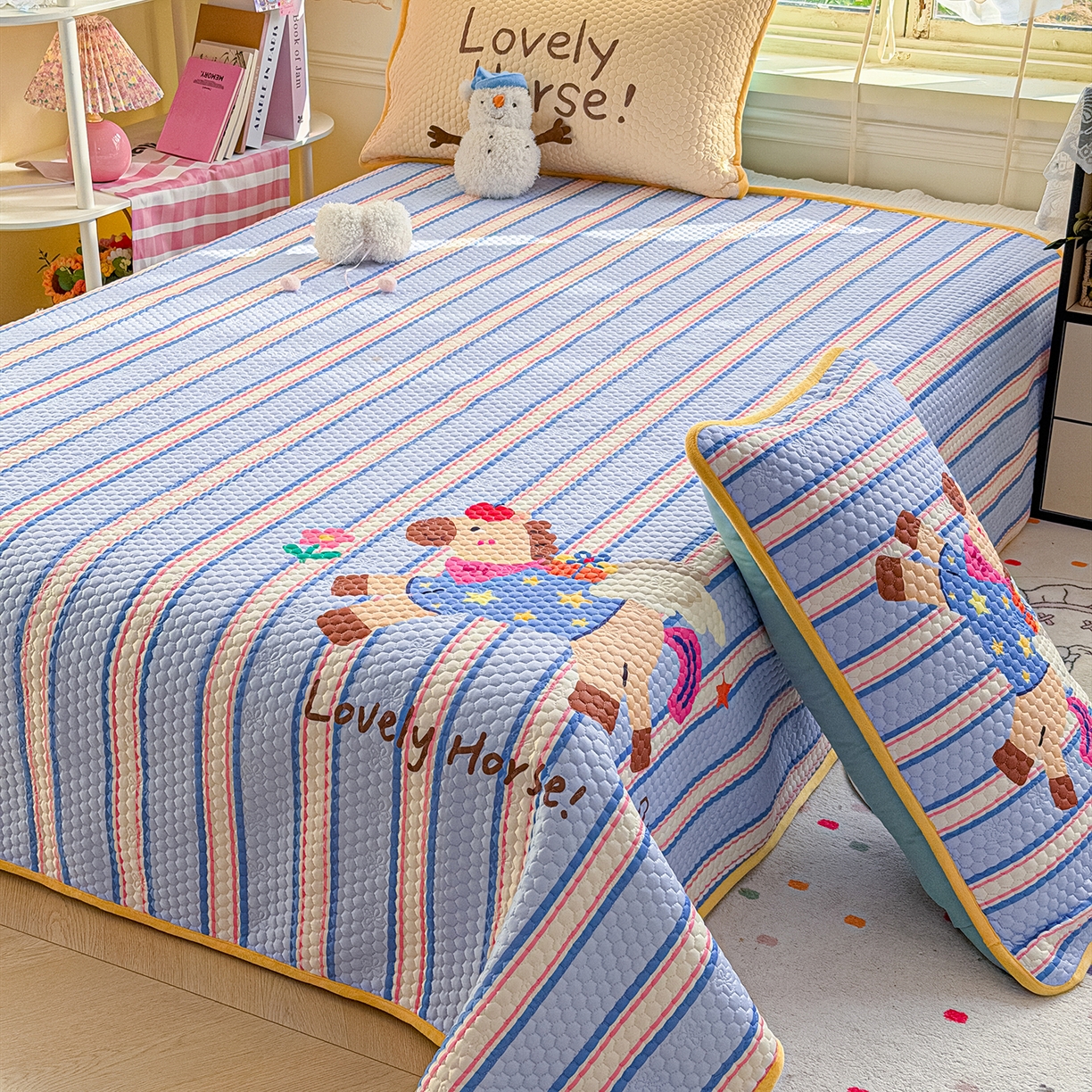 91家纺网 家纺一手货源 找家纺 丫丫家纺 2026新款金豆豆床盖A类针织棉印花大版卡通床盖三四件套 要嘛有马