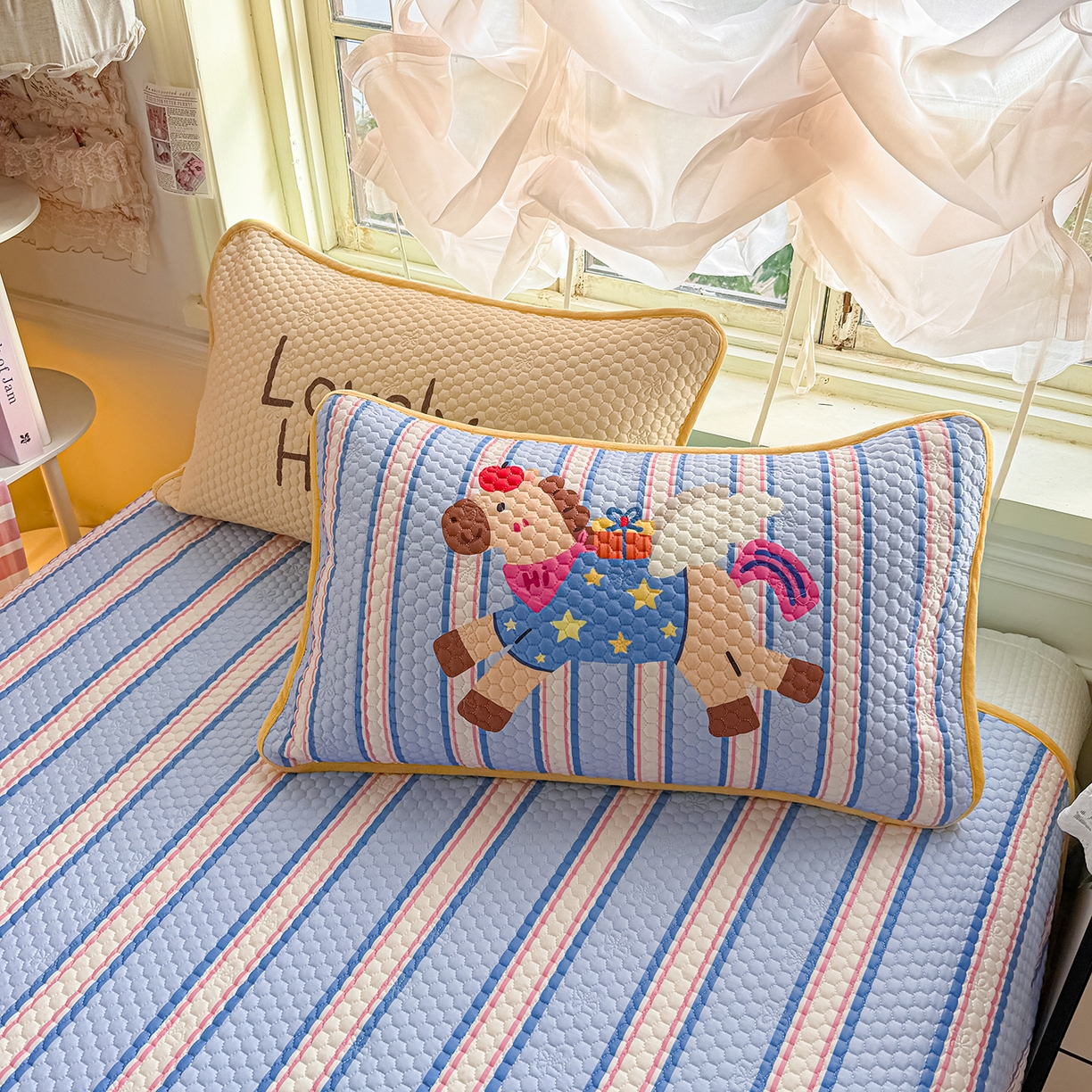 91家纺网 家纺一手货源 找家纺 丫丫家纺 2026新款金豆豆床盖A类针织棉印花大版卡通床盖三四件套 要嘛有马