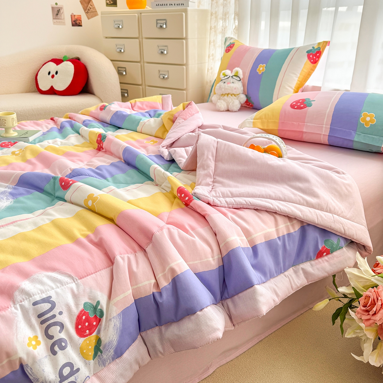 91家纺网 家纺一手货源 找家纺 瑶瑶家居 2026新款A类里外全棉夏凉被四件套-风格三 草莓甜心