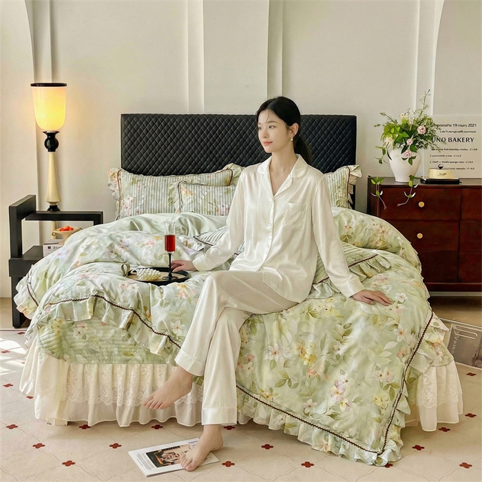 91家纺网 家纺一手货源 找家纺 胜权家纺 2026新款A类全棉法式13372数码印花夹棉床盖四件套系列 花海绿