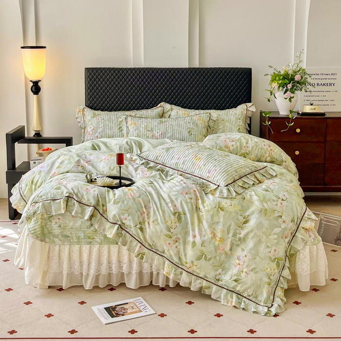 91家纺网 家纺一手货源 找家纺 胜权家纺 2026新款A类全棉法式13372数码印花夹棉床盖四件套系列 花海绿