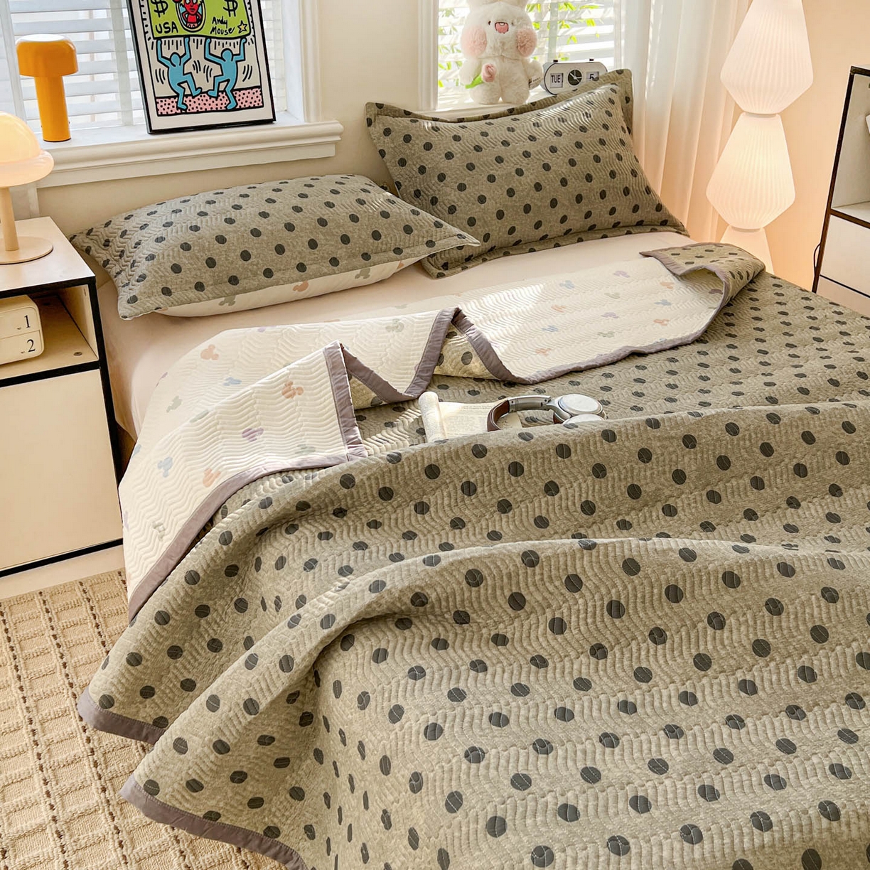 91家纺网 家纺一手货源 找家纺 梦精灵家纺 2026新款纯棉床盖单件全棉绗缝夹棉床单 四季通用榻榻米防滑学生宿舍单人被套枕套 灰调波点