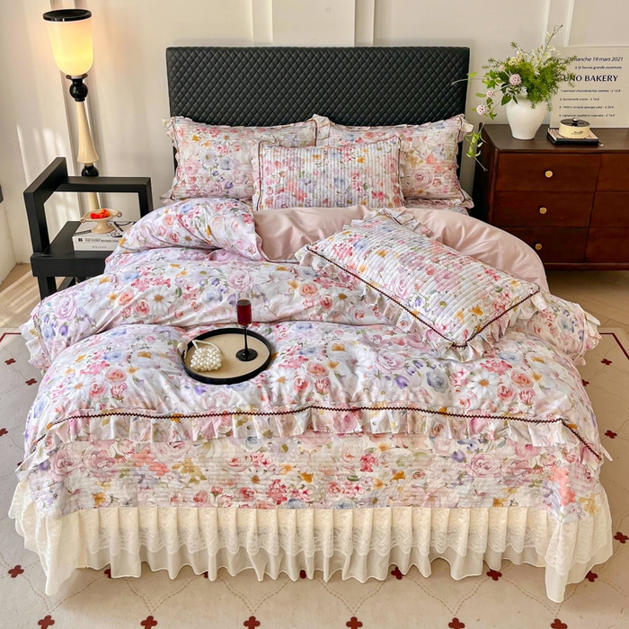 91家纺网 家纺一手货源 找家纺 胜权家纺 2026新款A类全棉法式13372数码印花夹棉床盖四件套系列 锦绣繁华粉