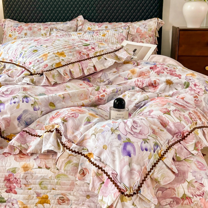 91家纺网 家纺一手货源 找家纺 胜权家纺 2026新款A类全棉法式13372数码印花夹棉床盖四件套系列 锦绣繁华粉