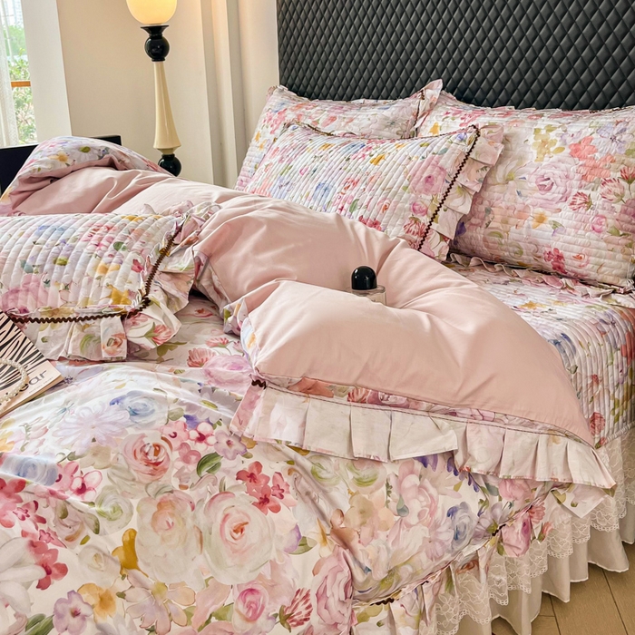 91家纺网 家纺一手货源 找家纺 胜权家纺 2026新款A类全棉法式13372数码印花夹棉床盖四件套系列 锦绣繁华粉