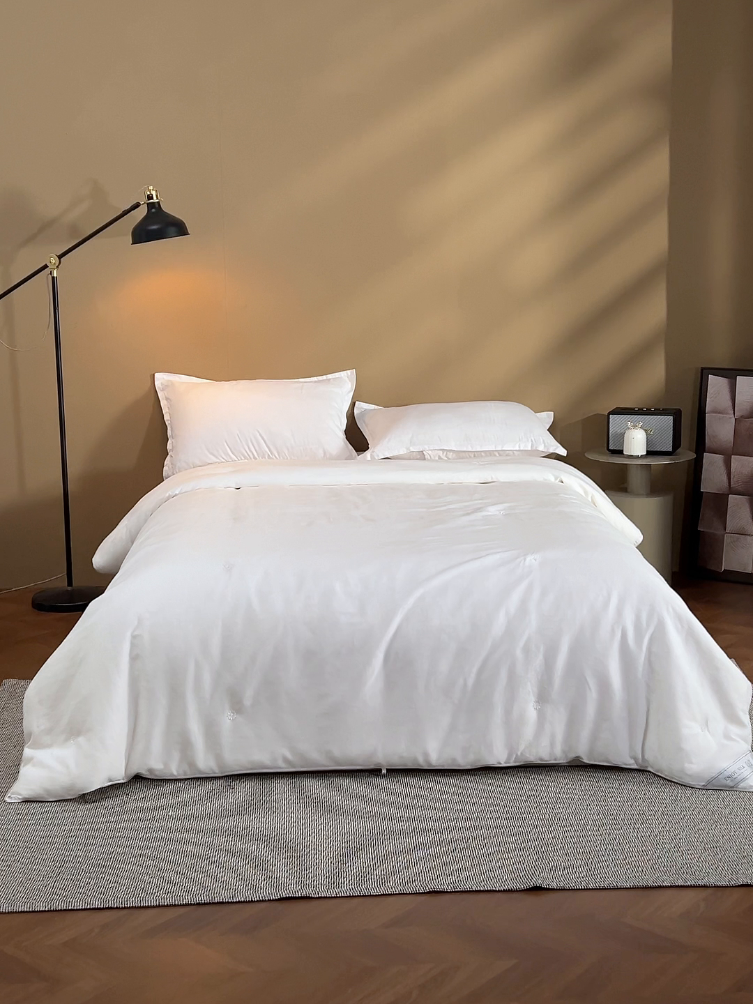 91家纺网 家纺一手货源 找家纺 茧月家纺 2026新款全棉纯棉提花蚕丝被被子被芯100%蚕丝填充 国标合格品 支持检测 白色