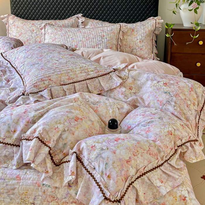 91家纺网 家纺一手货源 找家纺 胜权家纺 2026新款A类全棉法式13372数码印花夹棉床盖四件套系列 妙颜粉