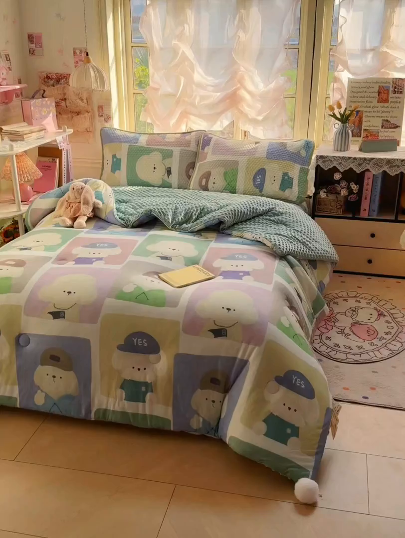 91家纺网 家纺一手货源 找家纺 丫丫家纺 2026直播热款A类针织棉豆豆被夏被春秋被空调被儿童学生大版卡通被子被芯 大头贴