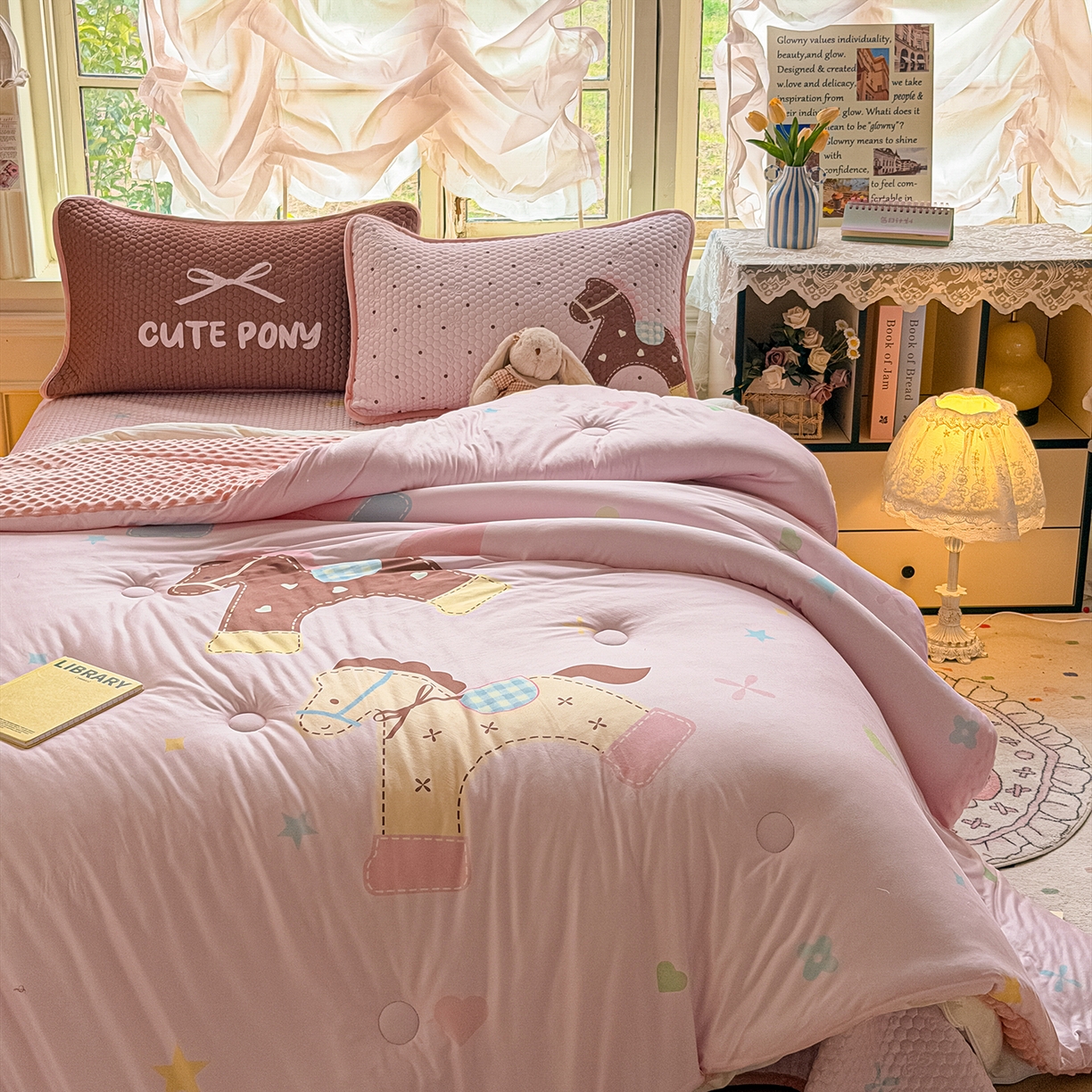 91家纺网 家纺一手货源 找家纺 丫丫家纺 2026直播热款A类针织棉豆豆被夏被春秋被空调被儿童学生大版卡通被子被芯 马内多多粉