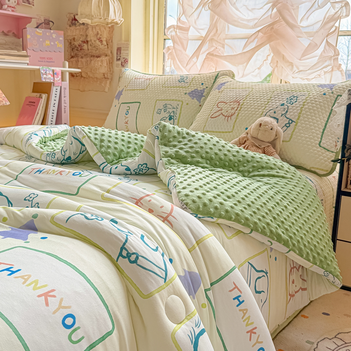 91家纺网 家纺一手货源 找家纺 丫丫家纺 2026直播热款A类针织棉豆豆被夏被春秋被空调被儿童学生大版卡通被子被芯 兔兔与狗