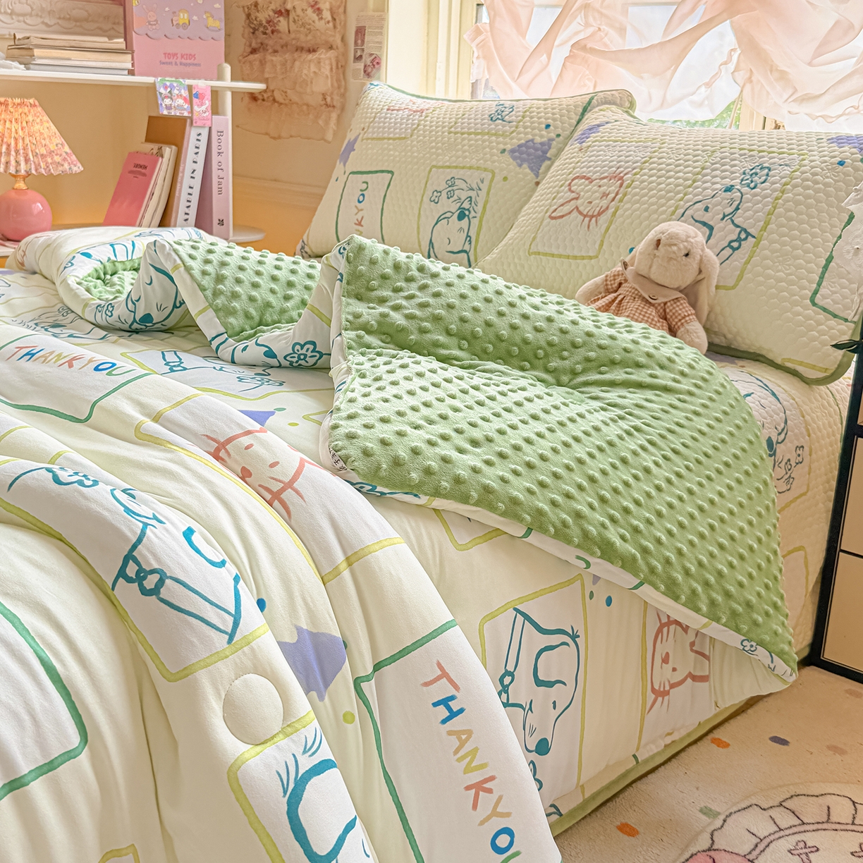 91家纺网 家纺一手货源 找家纺 丫丫家纺 2026直播热款A类针织棉豆豆被夏被春秋被空调被儿童学生大版卡通被子被芯 兔兔与狗