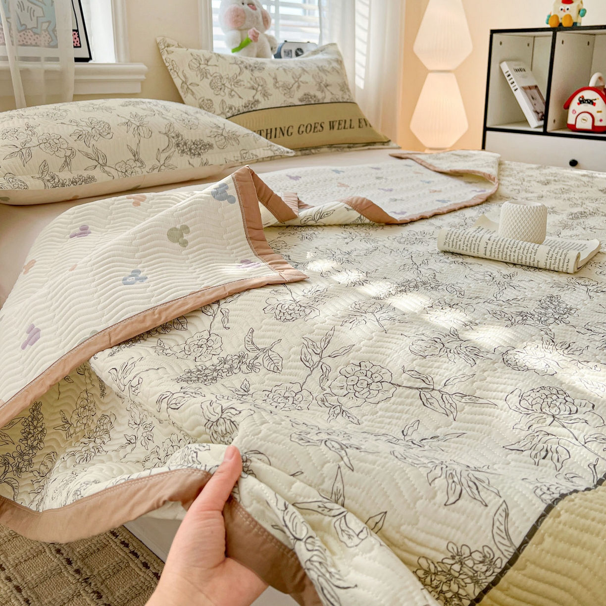 91家纺网 家纺一手货源 找家纺 梦精灵家纺 2026新款纯棉床盖单件全棉绗缝夹棉床单 四季通用榻榻米防滑学生宿舍单人被套枕套 午后茶花