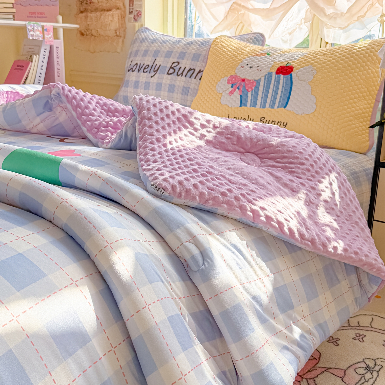 91家纺网 家纺一手货源 找家纺 丫丫家纺 2026直播热款A类针织棉豆豆被夏被春秋被空调被儿童学生大版卡通被子被芯 小兔乖乖