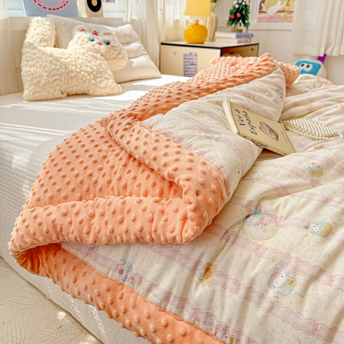 91家纺网 家纺一手货源 找家纺 小桃姐家纺 2025新款全棉豆豆绒儿童被 被子被芯 蛋糕小猫