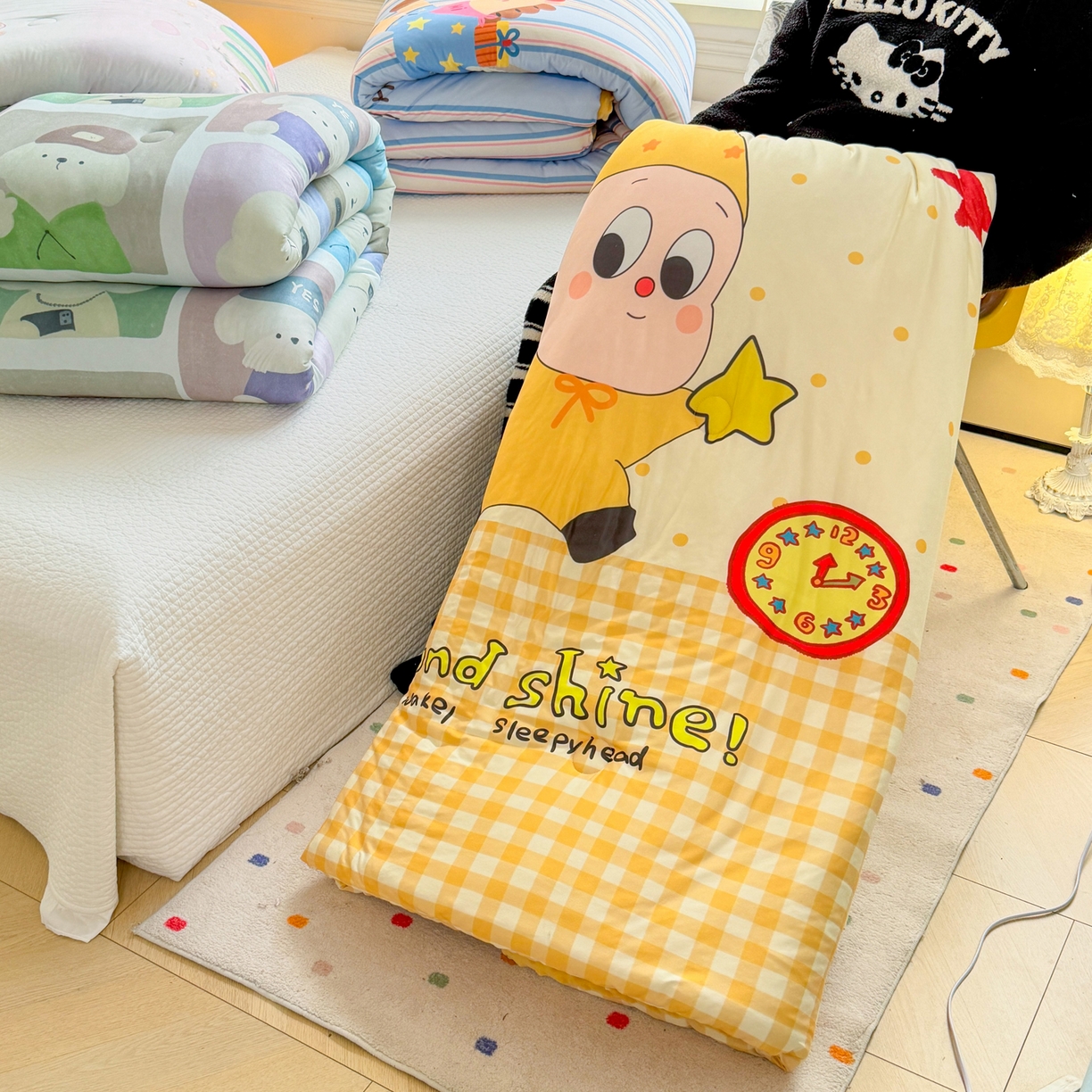 91家纺网 家纺一手货源 找家纺 丫丫家纺 2026直播热款A类针织棉豆豆被夏被春秋被空调被儿童学生大版卡通被子被芯 叠拍组合图