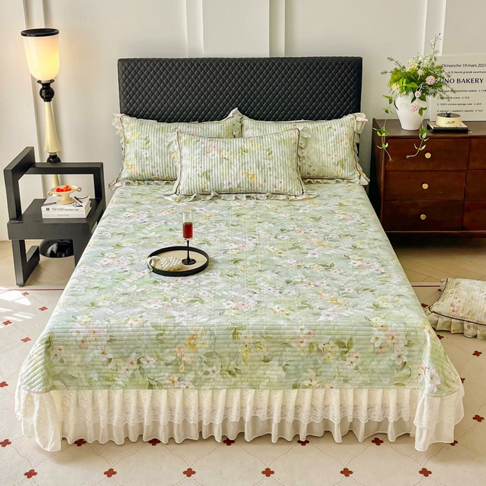 91家纺网 家纺一手货源 找家纺 胜权家纺 2026新款A类全棉法式13372数码印花夹棉床盖单品系列 花海绿