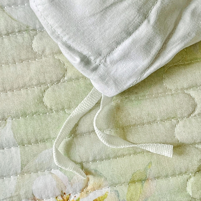 91家纺网 家纺一手货源 找家纺 胜权家纺 2026新款A类全棉法式13372数码印花夹棉床盖单品系列 花海绿